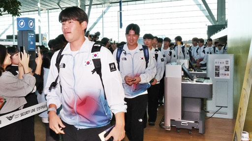 야구 국대 노시환 가슴에 ‘거꾸로 태극기’…노스페이스의 실수