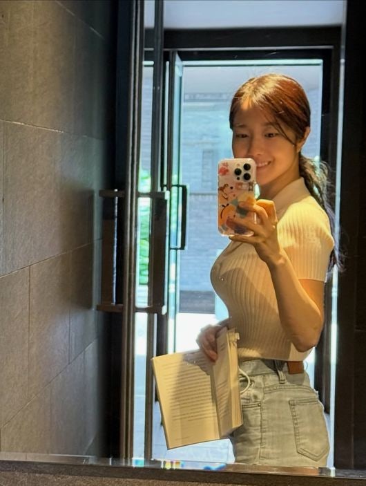 전현무 전 연인 이혜성, 청초한 얼굴에 반전 매력…“일방적·편향적 칭찬만 부탁” 티셔츠....