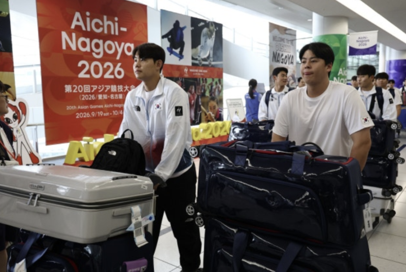 "야구 대표팀 출국부터 왜 시끌했을까? 노시환 단복에 김건희 담배 논란까지 팬들이 놀란 이....