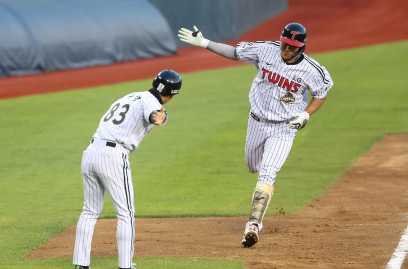 [KBO] LG 6연승 만든 한 방…9번 이재원이 잠실 중앙 담장 넘겼다