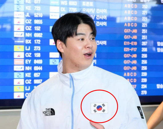 "노시환, 태극기가 거꾸로?" 야구 대표팀 주장의 출국길 해프닝의 전말