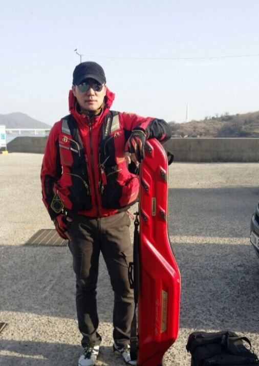 40대 후반 이태곤 수천만 원 낚시 장비 쌓인 큰 집에서 결혼 포기하고 혼술하는 밤