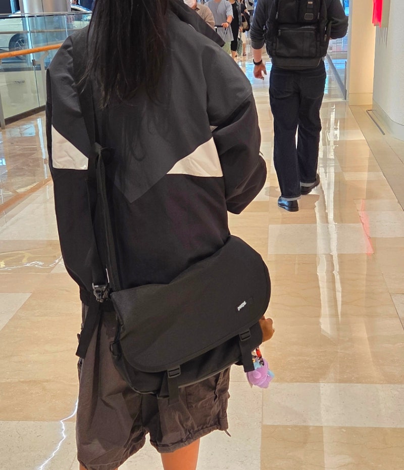 핍스 메신저백 학생 메신저백으로 써본 에센셜 블랙 데일리백 후기
