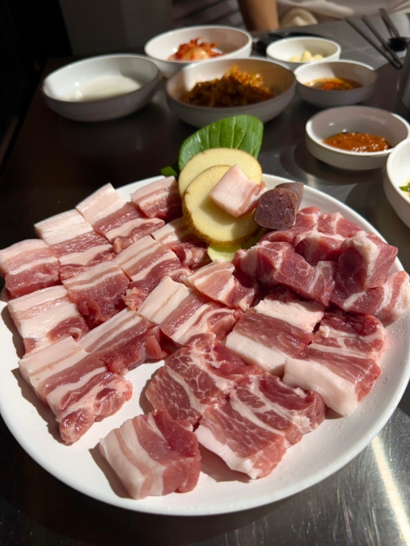 [부산 광안리] 돈나비: 야장 감성 가득한 현지인 고깃집, 고기부터 식사까지 맛있는 곳