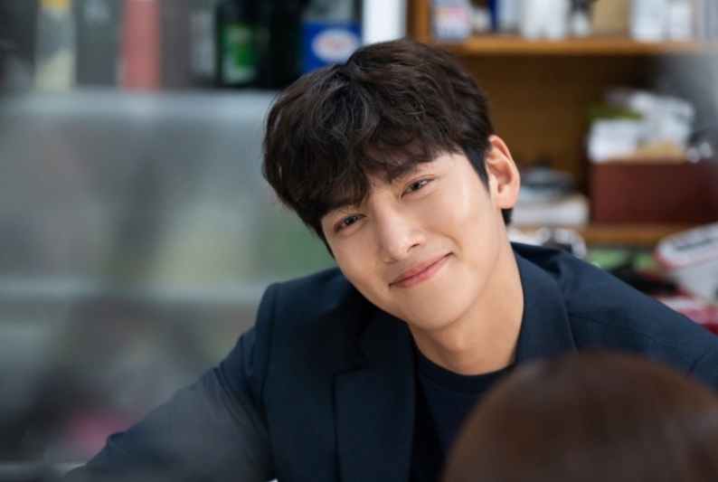 배우 지창욱 나이 프로필, 키 고향 학력 어머니 아버지 가정사 결혼 군체 AAA MC 근황까지 총정....
