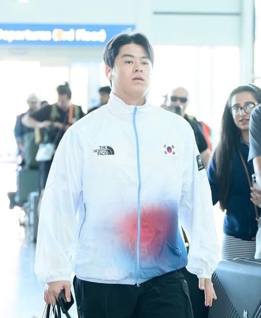 주장 노시환 단복 태극기 논란, 출국 사진 한 장에 화제가 된 뜻밖의 실수