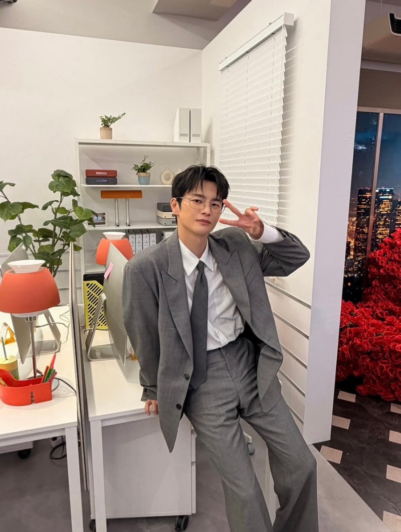 드라마 월간남친 속 서인국 안경, 래쉬 CARL[칼]
