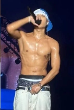 집에 도둑든 후 56kg에서 76kg 찍은 쌈디, 확 달라진 피지컬로 무대 뒤집어놓은 반전 근황
