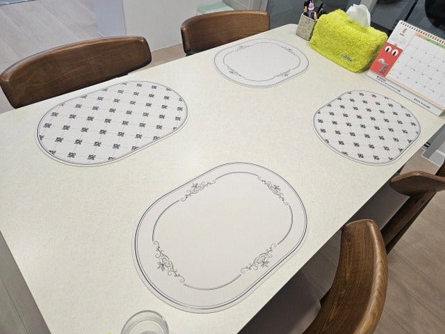 디아르 식탁매트 국내산 플래티넘 실리콘 방수 식탁 테이블 매트 그라치오소 식탁 분위기 바....