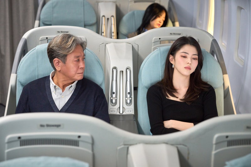 오디세이도 못 버텼다…50일 만에 1위 뺏은 최민식·한소희 '인턴' 평점 봤더니
