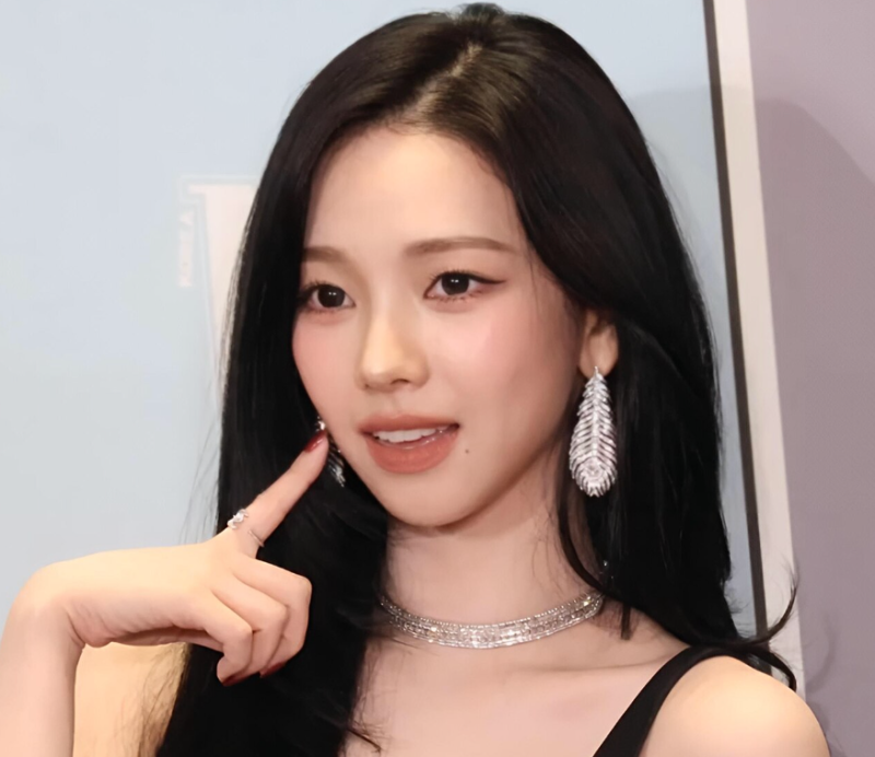 “너무 예뻐서 못 쳐다보겠어” 카리나 실물 본 손님들, 결국 난리났다