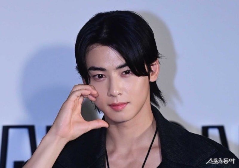 차은우 카페 테이블 밑에서 발견된 도청장치…50대 여성 팬이 벌인 두 번째 행동