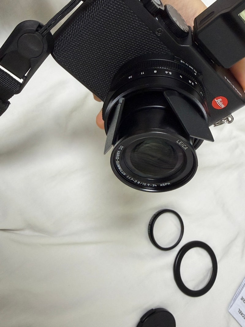 라이카 디럭스8 (Leica D-lux8) 정품 오토 렌즈캡 장착 후기, UV 필터와 같이 쓸 수 있을까