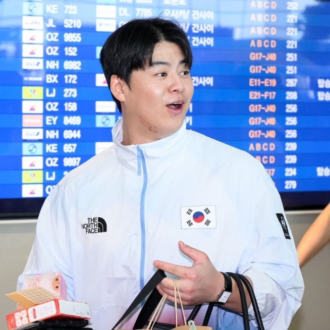 왜 하필 주장에게?? 노시환 단복 태극기 거꾸로 망신