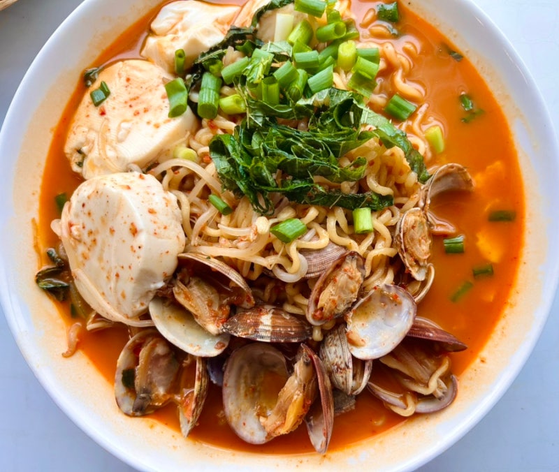 국물 맛이 시원하고 깊은 ~ 해물 짬뽕 바지락 순두부 라면 만드는법