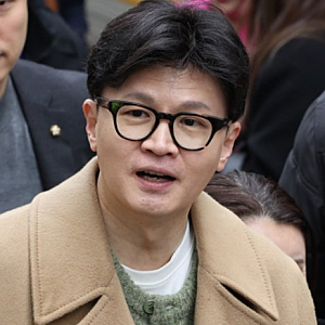 한동훈 ‘김승원 특검’ 요구…민주당은 수사자료 유출 겨눴다, 사퇴 뒤 남은 두 갈래