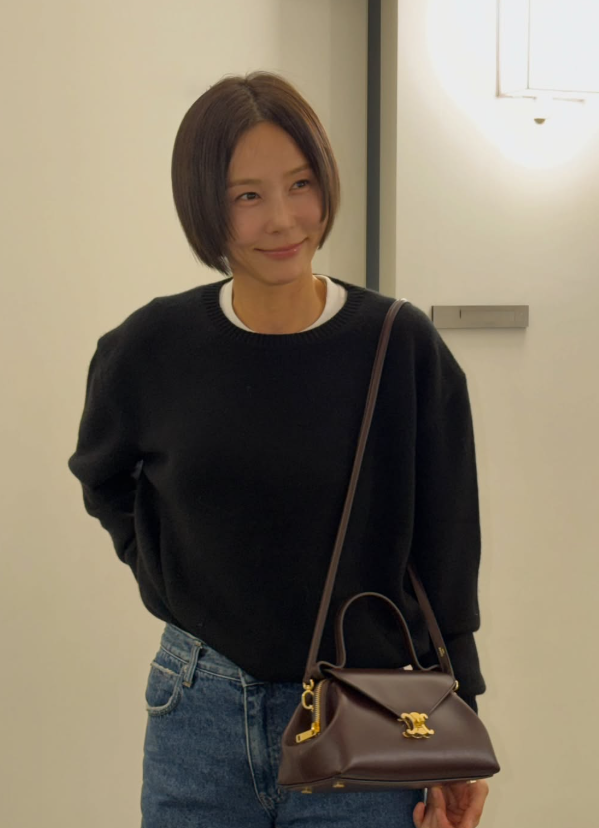 니트 입고 맨다리? 김나영이 입으니 갑자기 예뻐 보이는 조합
