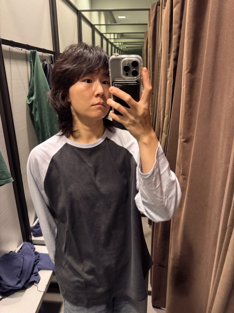추워서 구입한 자라 컴비네이션 래글런 티셔츠