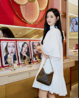 김지원 루이비통 가방 뭐길래? 신상 멀티패스 미니 가격·사이즈 총정리