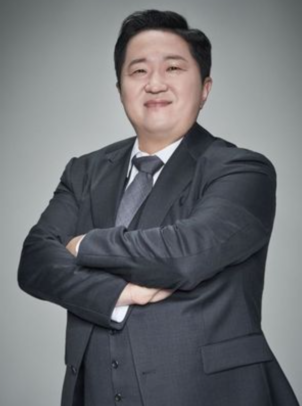 "정형돈, 새 예능 MC 발탁이라고?"…‘결이 다른 전쟁사’ 어떤 프로그램?