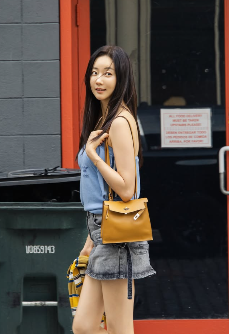 김사랑, 뉴욕서 웨딩드레스 입었다…결혼 소식 아닌 뜻밖의 장면