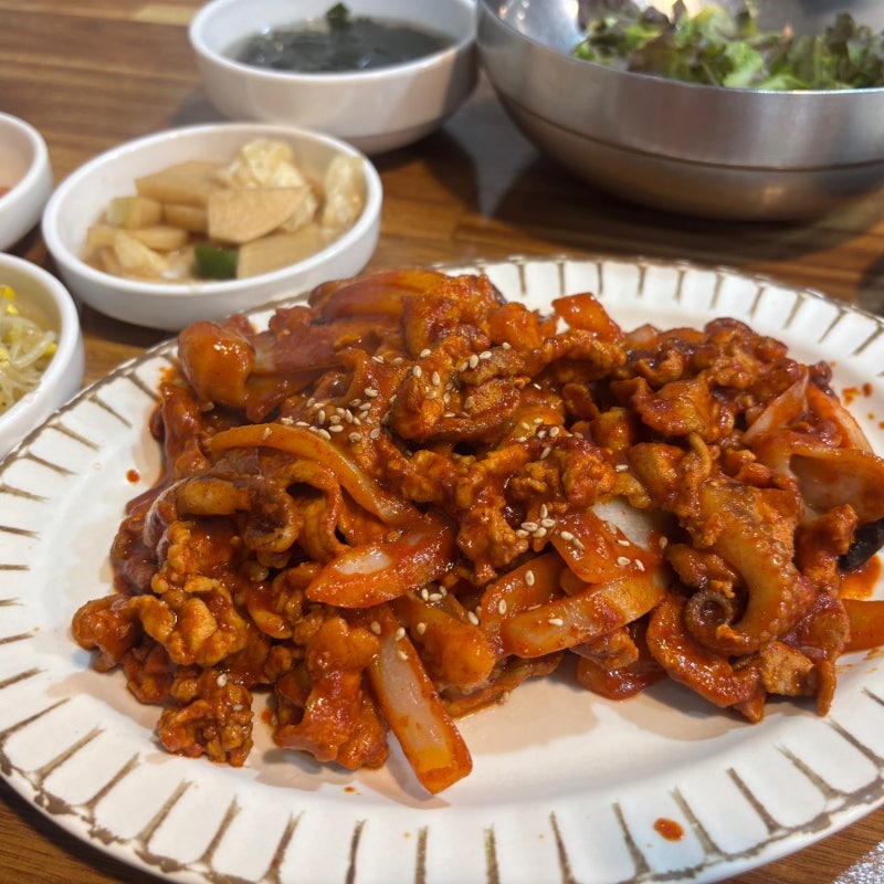 [여의도] 직장인 소울푸드 불맛 제대로인 제육 여의도백화점 맛집 별미볶음