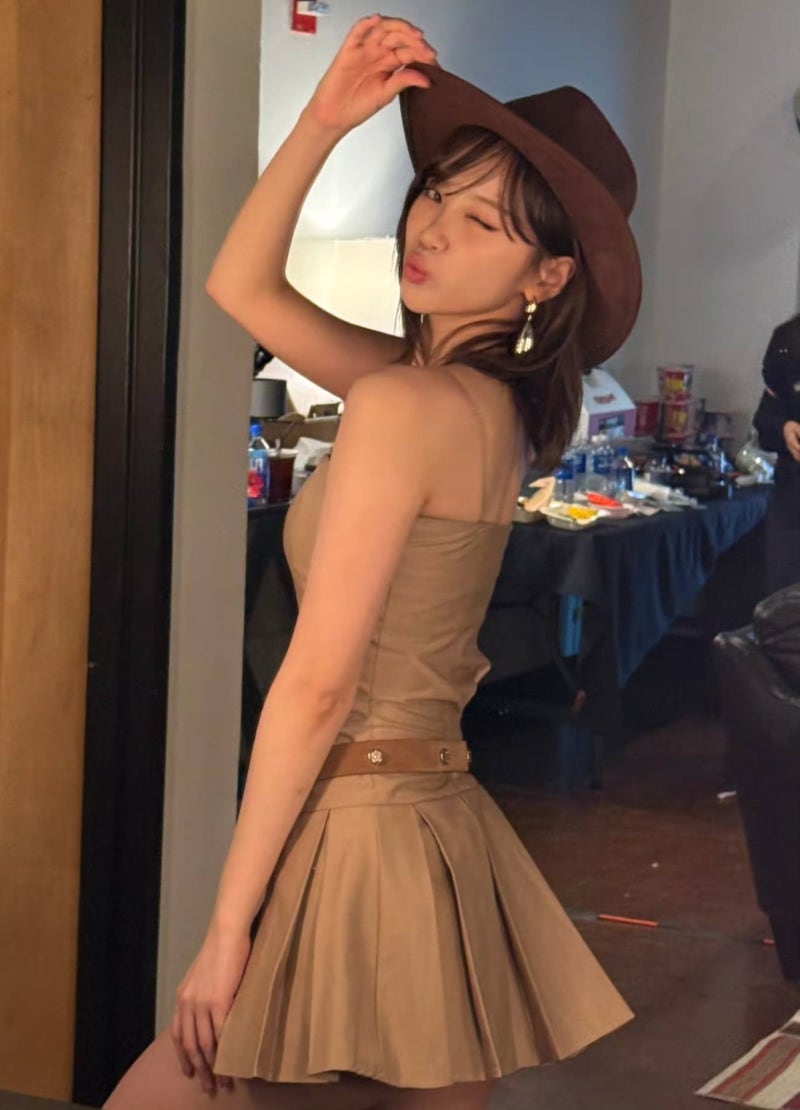 LE SSERAFIM Kim Chaewon's Fashion Style Revealed: She's the Daughter of a 30-Year Veteran Actress