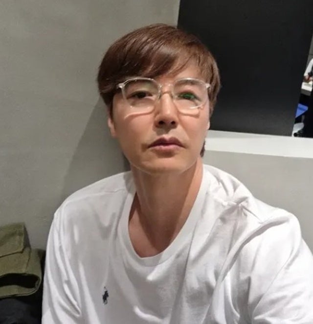 윤상현, 52세라곤 믿기지 않는 동안 외모…일본 스튜디오서 포착된 근황