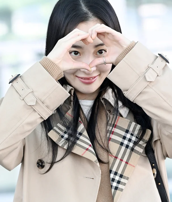 "이 조합 진짜 힙하다" 김민하 1,126만원 버버리 풀착장 정보