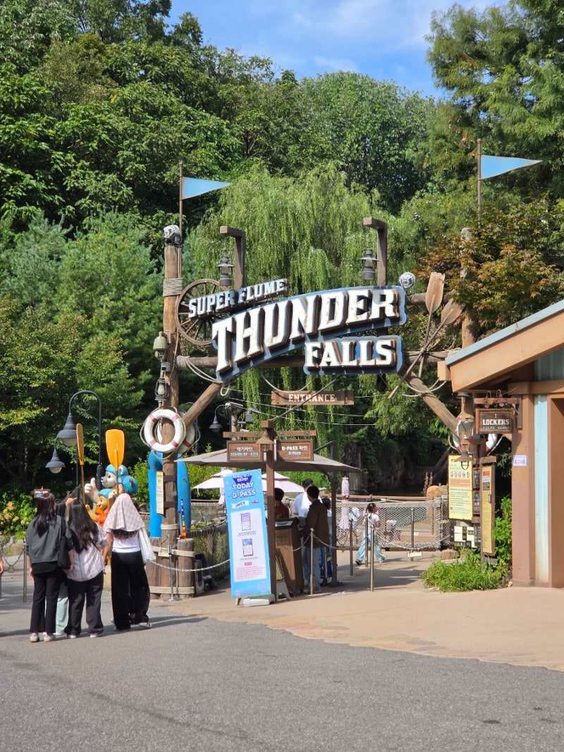 Everland Weekend Waiting, Smart Queuing, Ticket Purchase Tips, and Shuttle Bus Ride