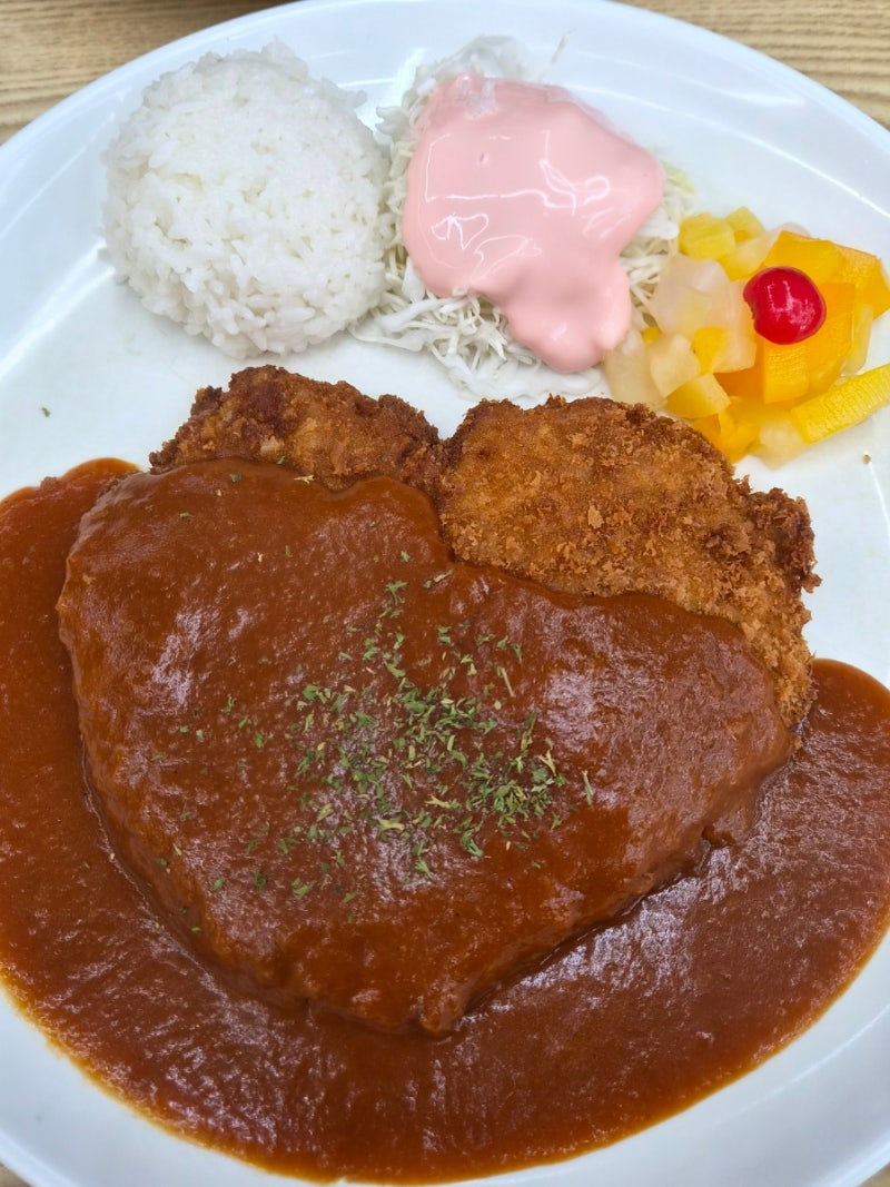 Gangneung: A Review of 'Jangmi Gyeongyangsik Gangneung Jungang Market Branch,' a Retro Western-Style Pork Cutlet Restaurant