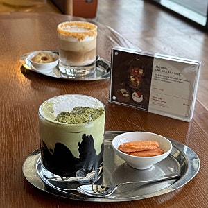부산 기장 바다뷰 카페 해동용궁사 근처 아난티 맥퀸즈 라운지 4인 75,000원 내돈내산 주차