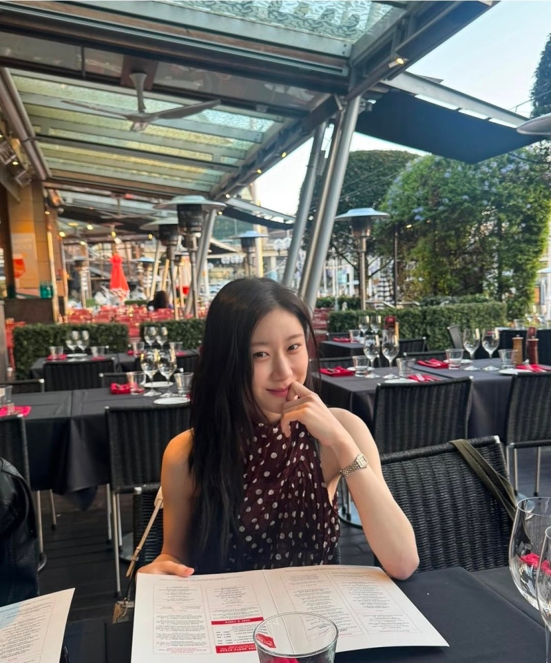 채령의 데일리룩에서 자꾸 시계가 눈에 들어오는 이유