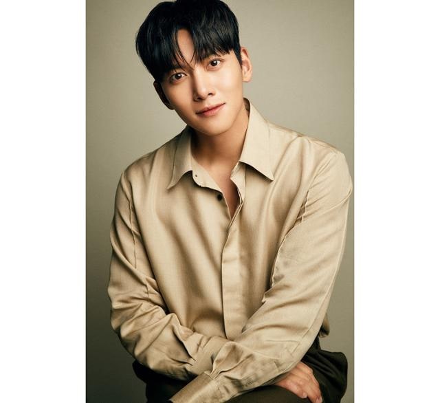 지창욱 소속사 새 식구 정체가 '스캔들' 은실이였다는 거 몰랐는데