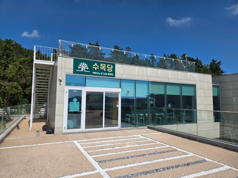 부산 기장 일광 오션뷰 카페 추천 : 넓은 테라스와 드라이브 하기 좋은 애견동반 가능 카페 "....