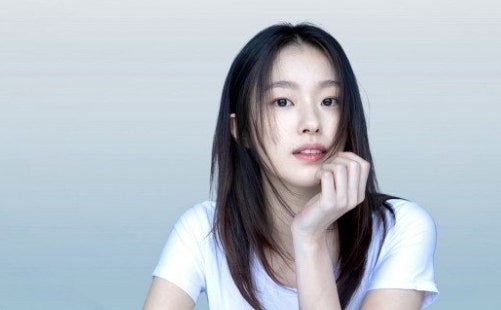 "그저 그런 신인인 줄 알았는데 아니었다… 손예진·지창욱 판 뒤흔든 신예, 나무위키까지 터....