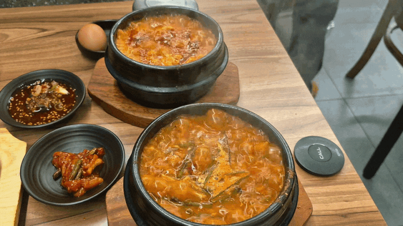 I visited Giwaok Chodang Sundubu in Gangneung and tried Giwaok, Jjamppong Sundubu, and Perilla Oil Tofu! Chodang Sundubu...