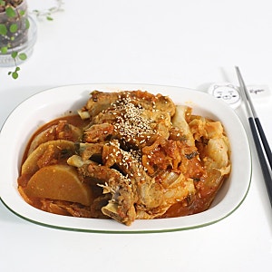 느끼함 날려줄 김치등갈비찜 레시피 묵은지 넣고 푹 끓인 돼지등갈비찜
