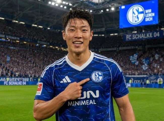 황희찬 데뷔전 도움 만들었다…이제 넘어야 할 건 선발 경쟁
