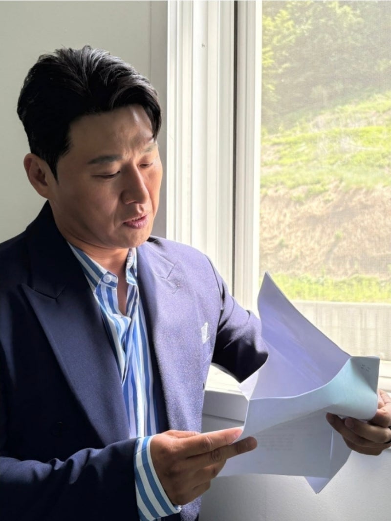 요즘 연예계에서 로또 1등 당첨 후에도 출근하는 캐릭터로 화제 중인 찐 배우 오대환!
