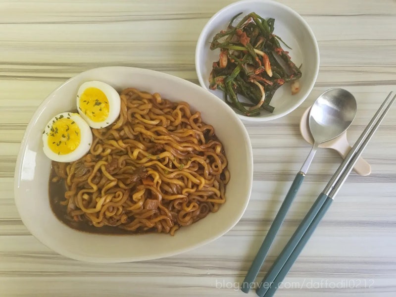 짜파게티 맛있게 끓이는 법 계란 고기 떡 완두콩 꿀조합