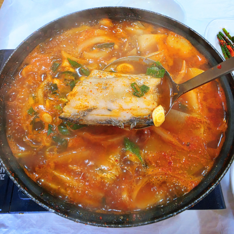 [부안여행맛집] 부안 곰소항 곰소 자매식당 주차와 젓갈 포함한 국물갈치조림 후기