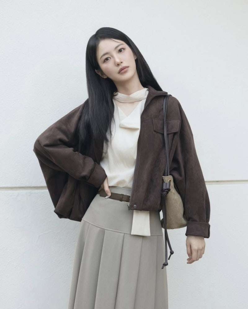 신예은 착장으로 보는 가을 코디 | 브라운 스웨이드 자켓 롱스커트 부츠 조합