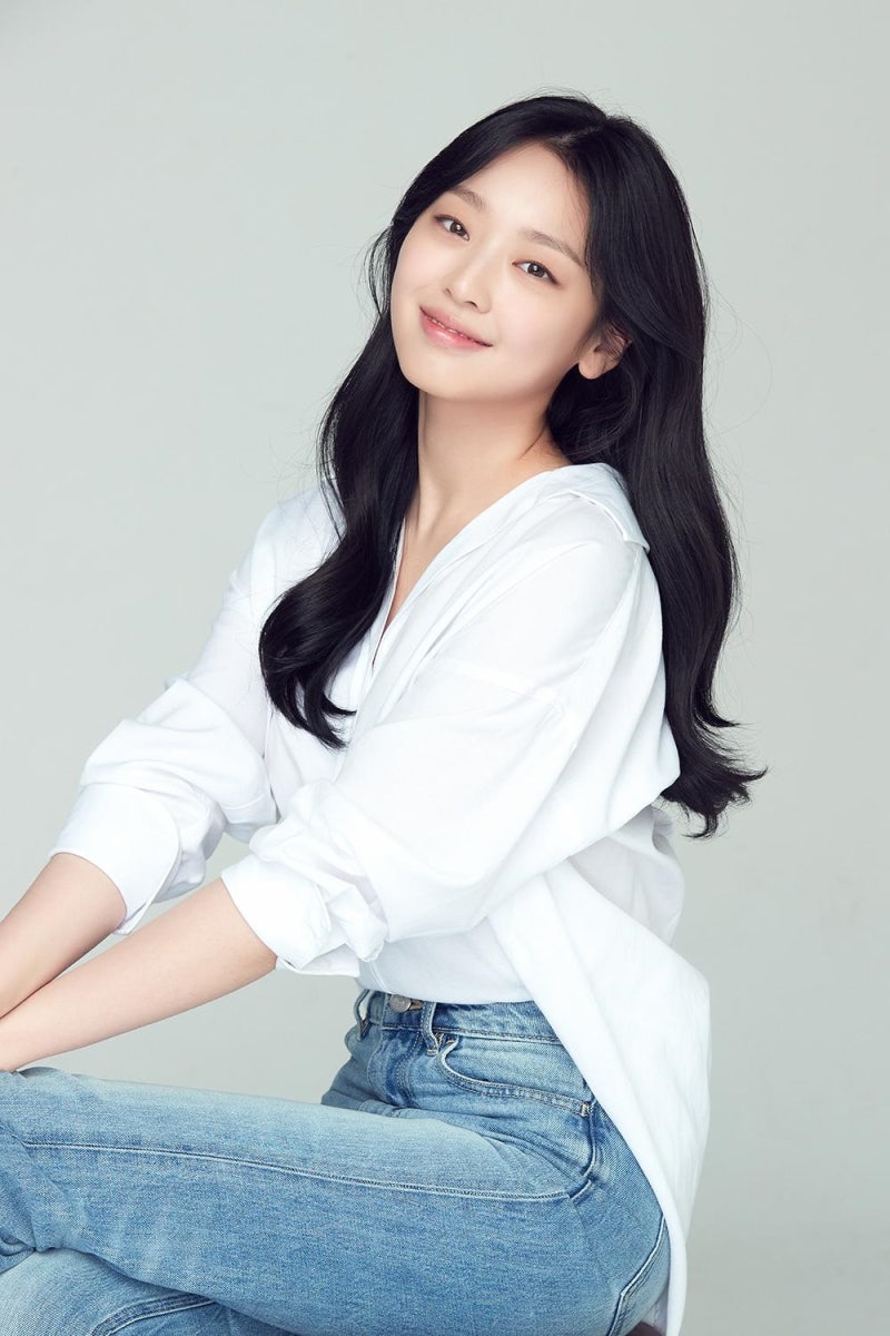 “손예진 옆 저 배우 누구야?” 〈스캔들〉 신윤하 “손예〈오아시스〉 여동생에서 넷플릭....