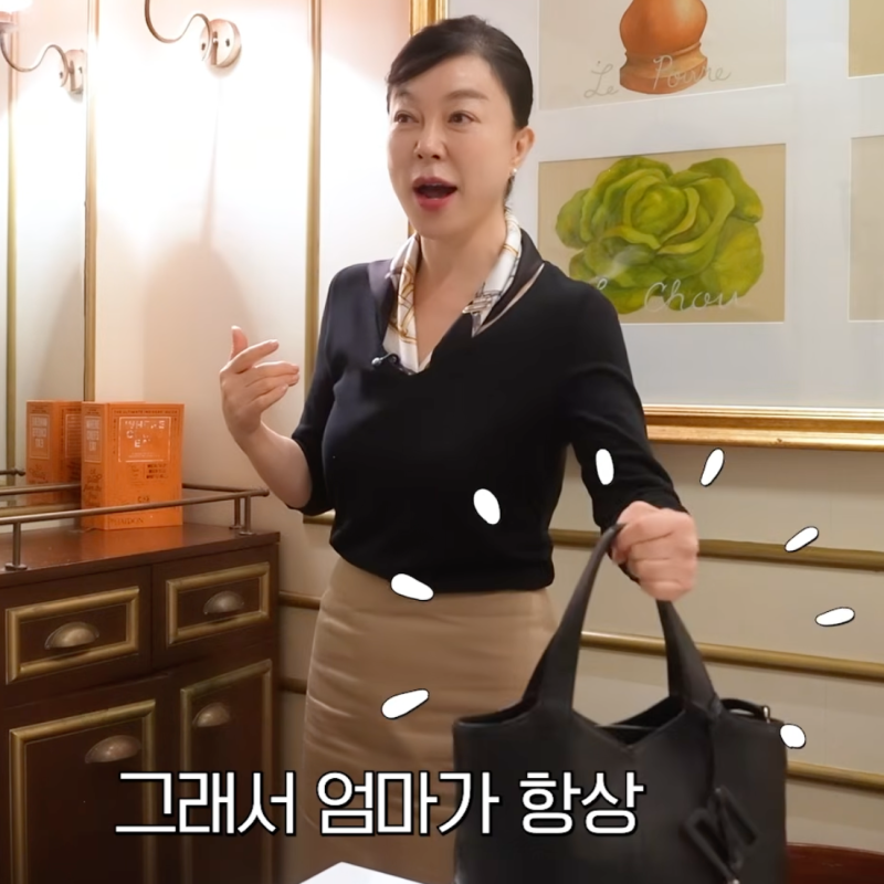 '3초면 멋쟁이' 최화정 실크 스카프 매는 법 3가지, 닥스 헤더백 정보