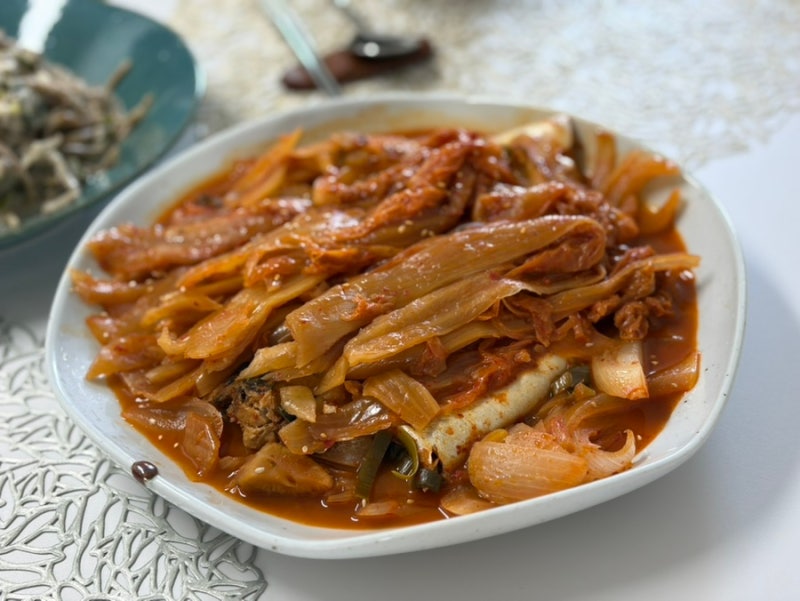오늘 저녁 메뉴 추천 다다한끼 묵은지김치찜 고등어조림