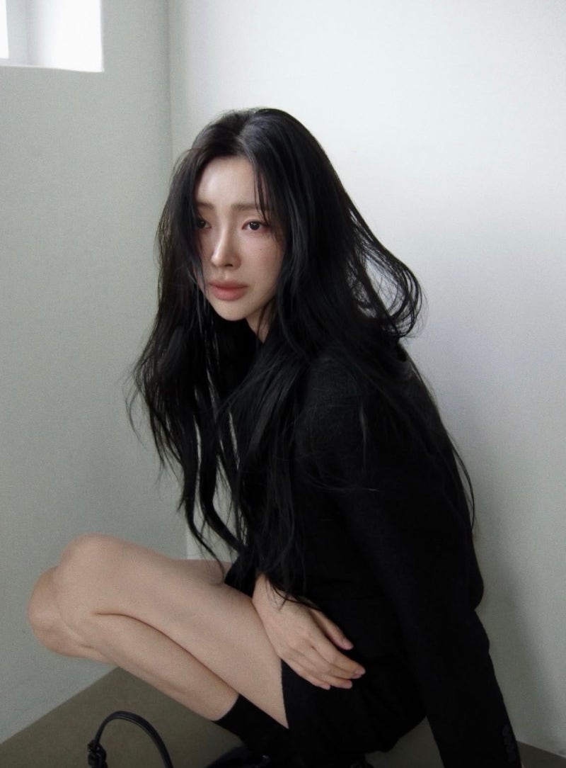 차정원 올블랙룩 난리난 이유… 가방은 563만원 펜디였다