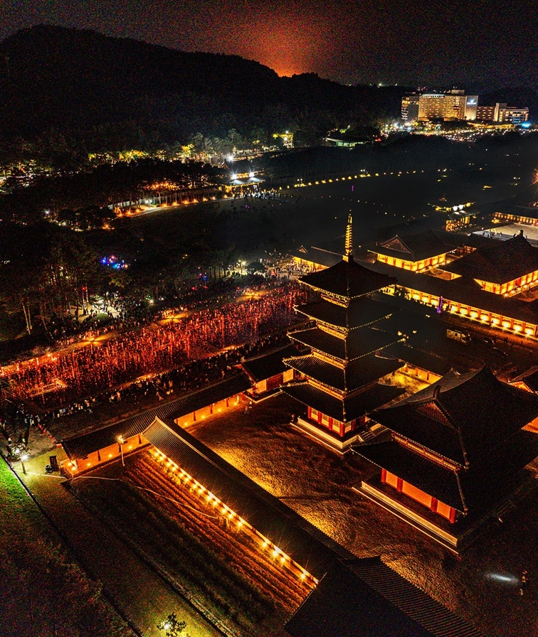 Buyeo Nakhwanori 2026: The "Fire Rain" Pouring Down on the November Night Sky