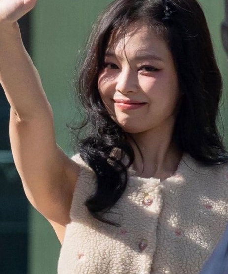 진짜 의외네.. 다들 놀란 제니 실물짤 (+올백 포니테일)