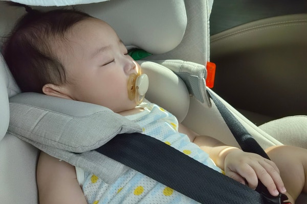 [정보] 카시트 거부 아기 울음 뚝! 추석연휴 필수 아이템 3가지